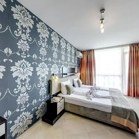 Briz Aparthotel 3*