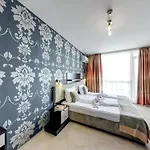 Briz Lägenhetshotell 3*