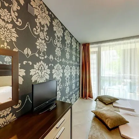 Ξενοδοχείο με διαμερίσματα Briz 3*